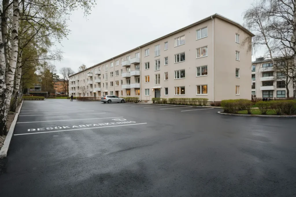 omasfaltering av parkeringsyta vid flerbostadshus i jakobsberg