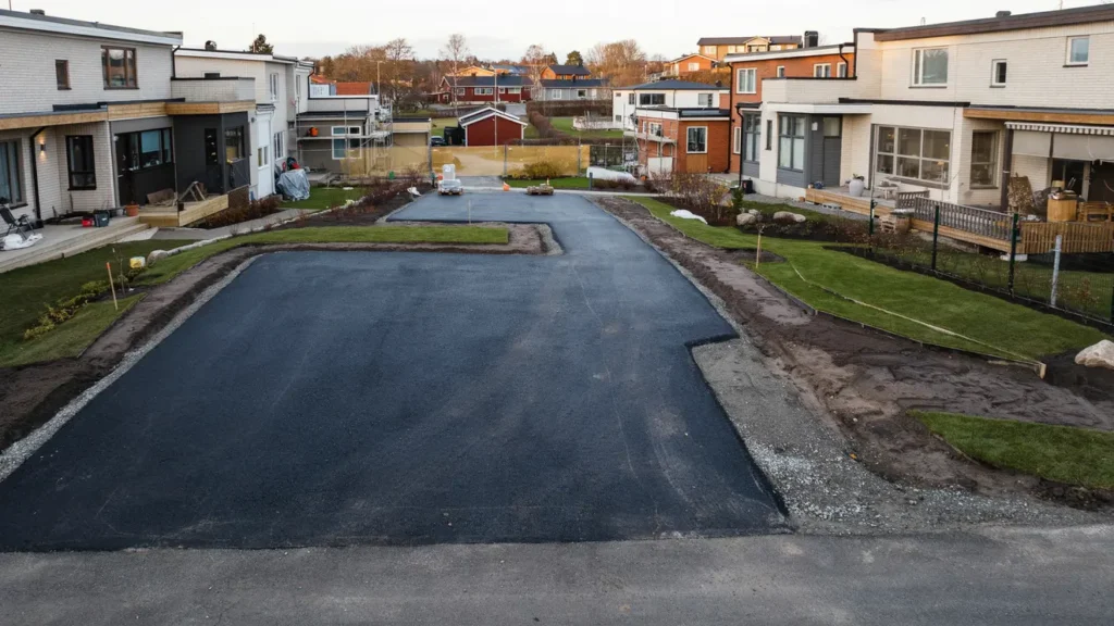 asfaltering av garageuppfart och g ng till hus i barkarby